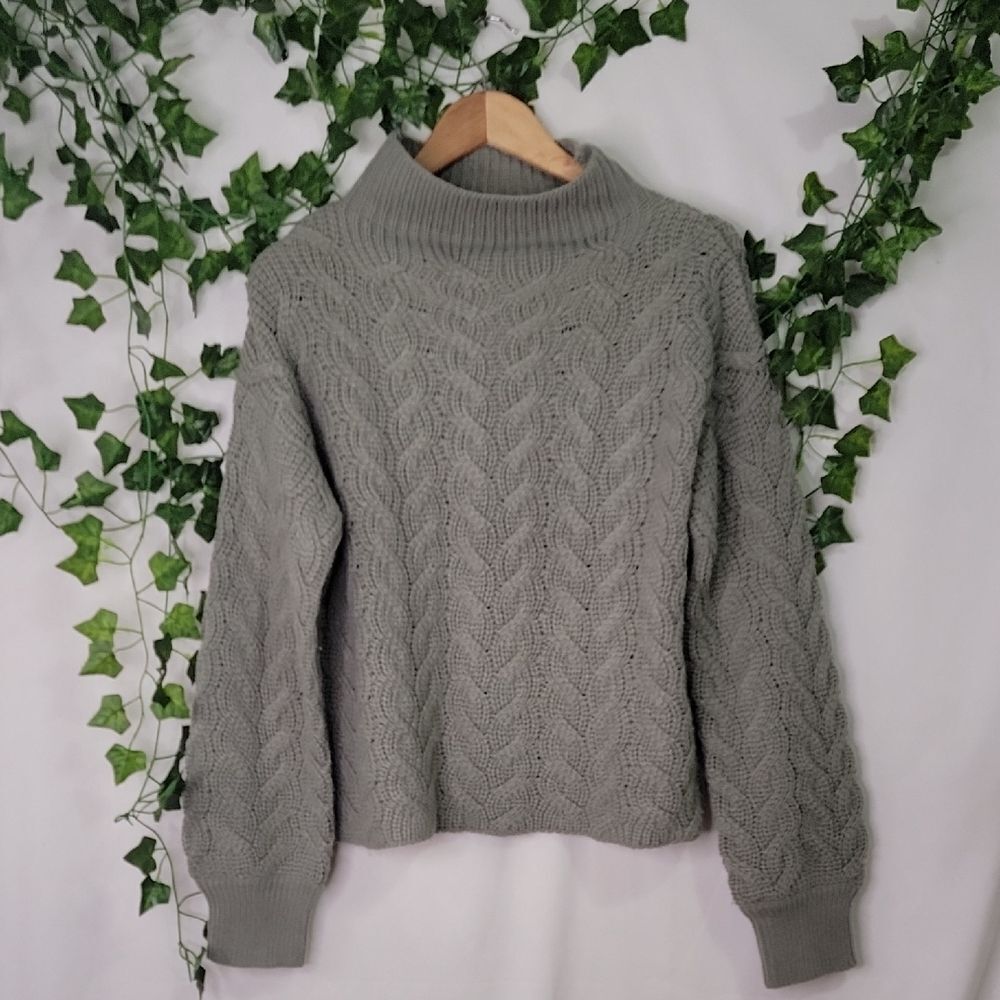 Poof Appeal. Sage Green Cable Knit Mock Turtleneck Sweater. Size Large. EUC